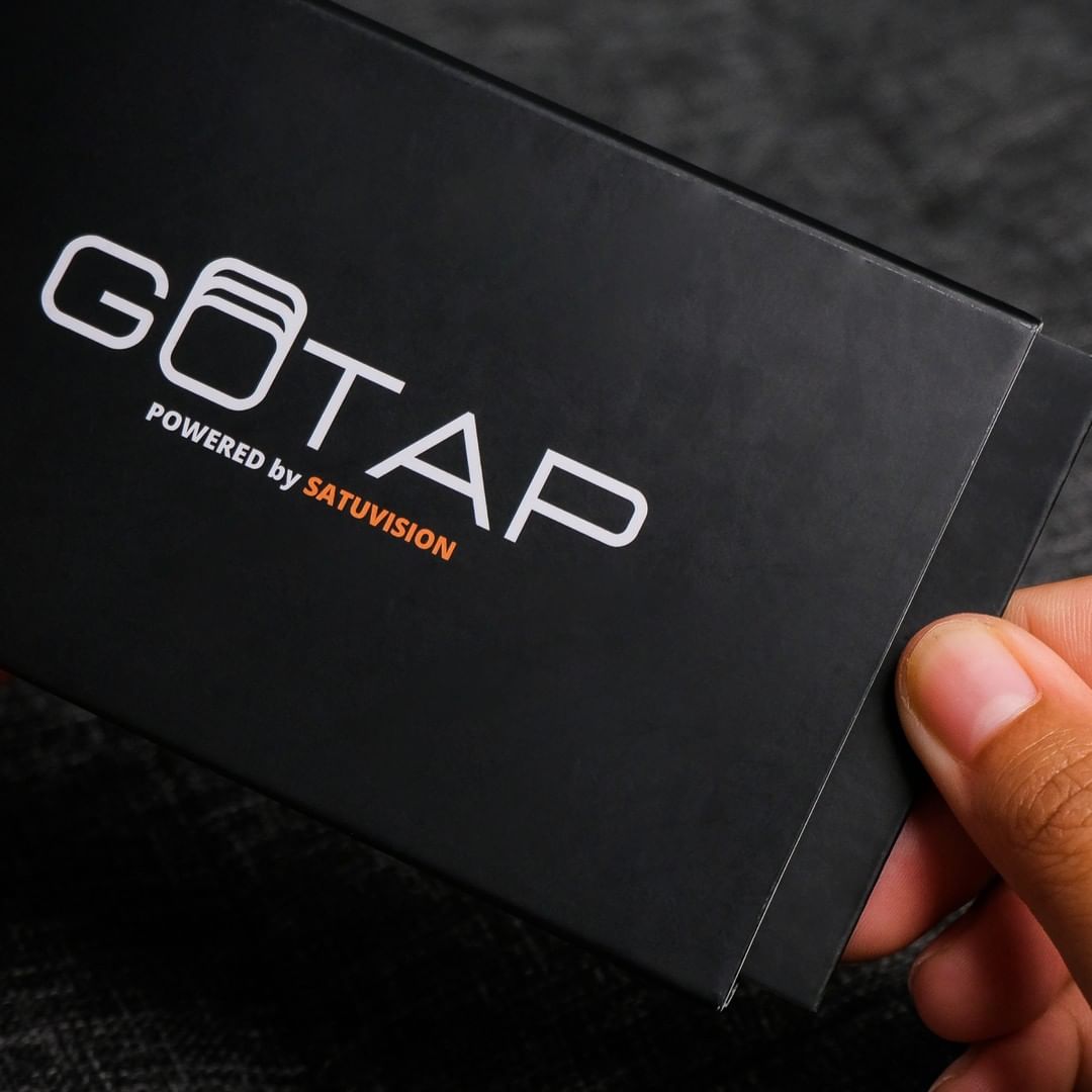 Elegant and modern black GOTAP smart business card box