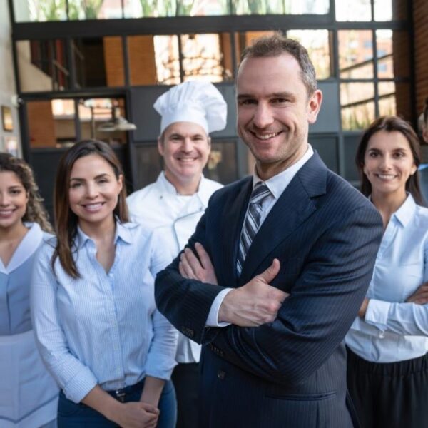 Chef, general manager, receptionist, and hotel housekeeper took a group photo in the same hotel.